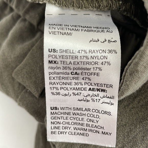 Chico’s Women’s Lightweight Cargo Pants Olive 14 - Picture 7 of 7